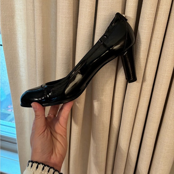 Stuart Weitzman black patent leather pumps - Picture 3 of 4